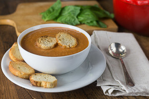 via http://ethnicspoon.com/creamy-tomato-basil-bisque/